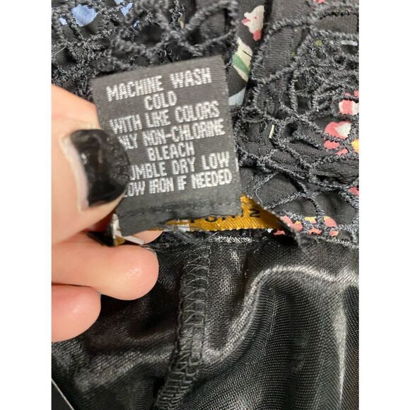 Robert Louis Black Floral Cold Shoulder Bell Sleeve Dress Size Large NWT - Picture 5 of 5